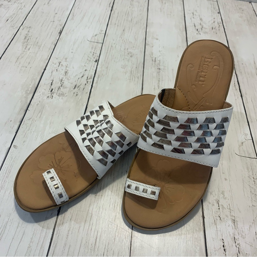 Born Leather White and‎ Bronze Women's Size 7 Sandals